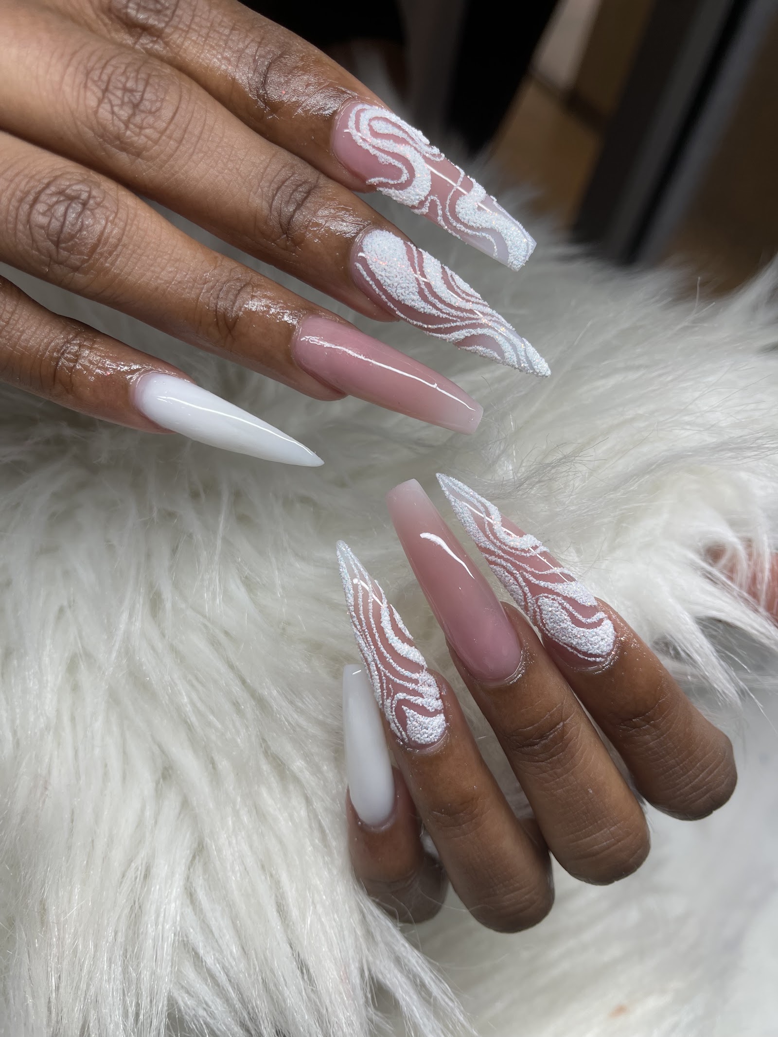 Violet's Nail Studio LLC logo